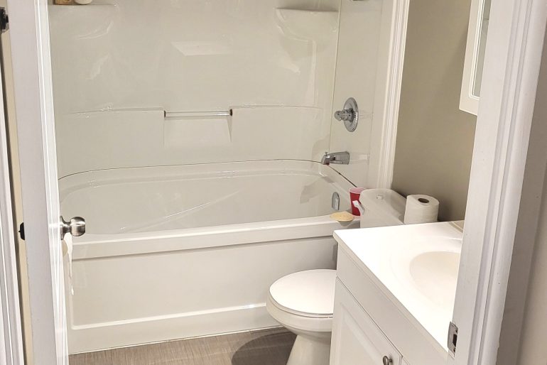 bathroom-cleaning-prince-albert-min